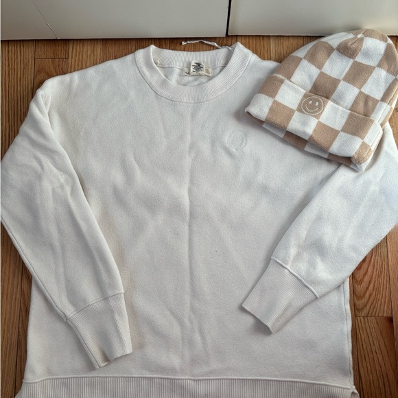 Sweaters - Checkered Beanie and White Sweater Set